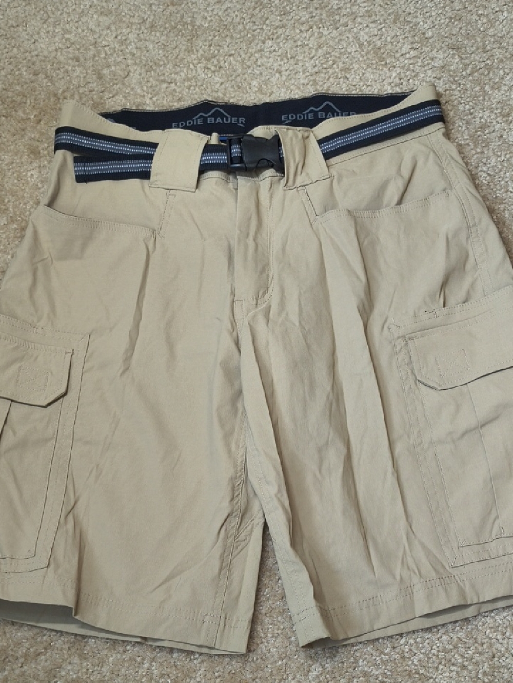 Eddie Bauer Tan Cargo Shorts with Navy Striped Belt Mens Size 32 P10